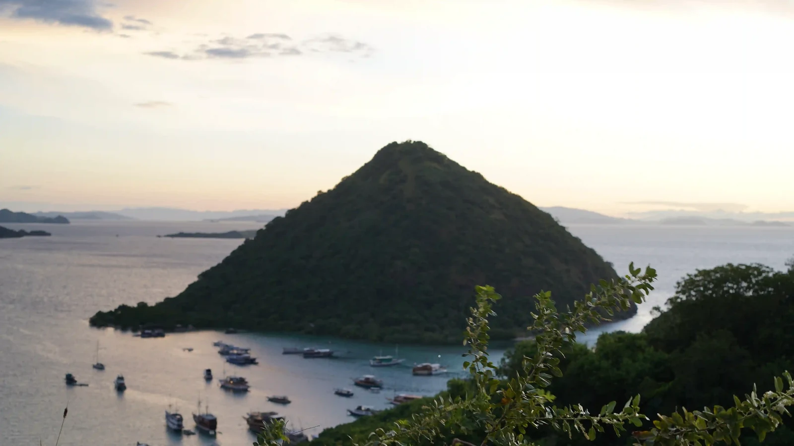 Best Time for Flores Luxury
