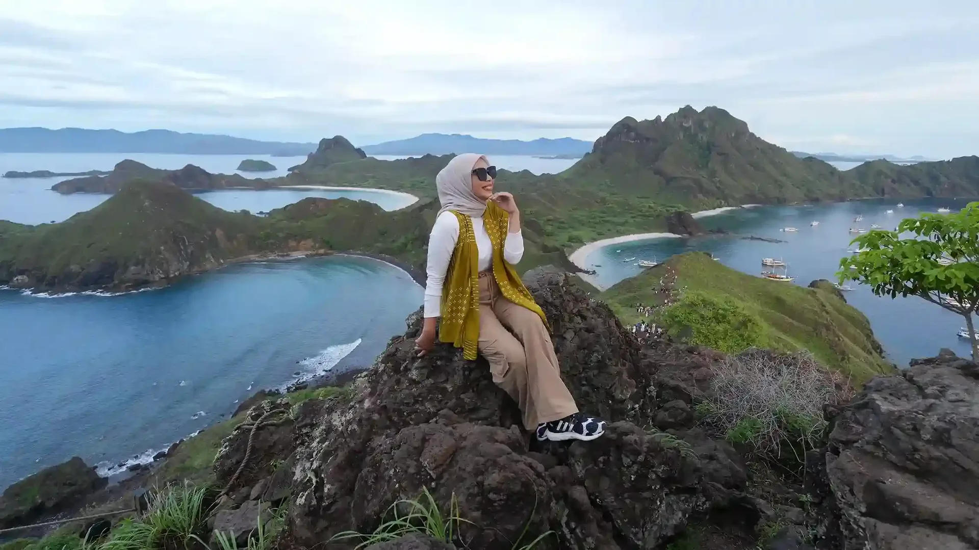 Flores to Komodo Route Planning: Luxury Charter Guide 2026